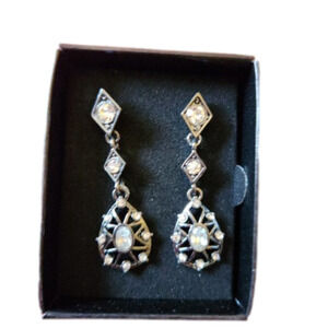358. Avon Midnight Lux Drop Earrings  NWOT